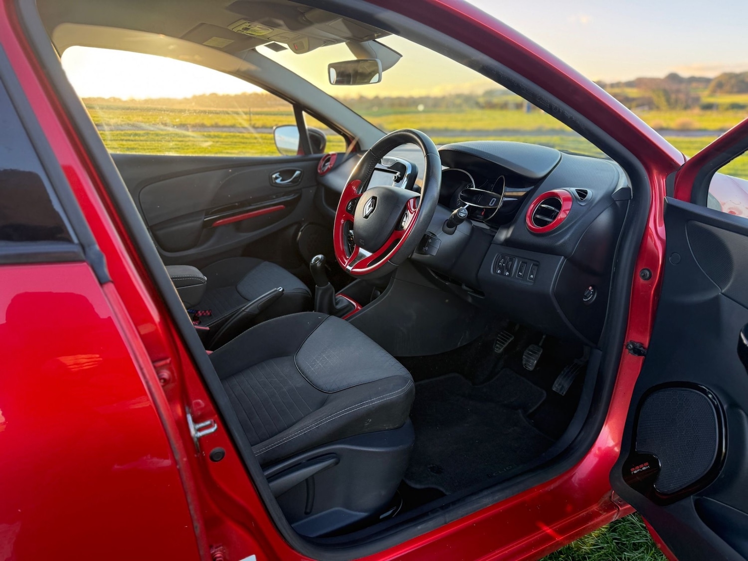 Used Renault Clio 2013 for sale - 76897228: Photo 12