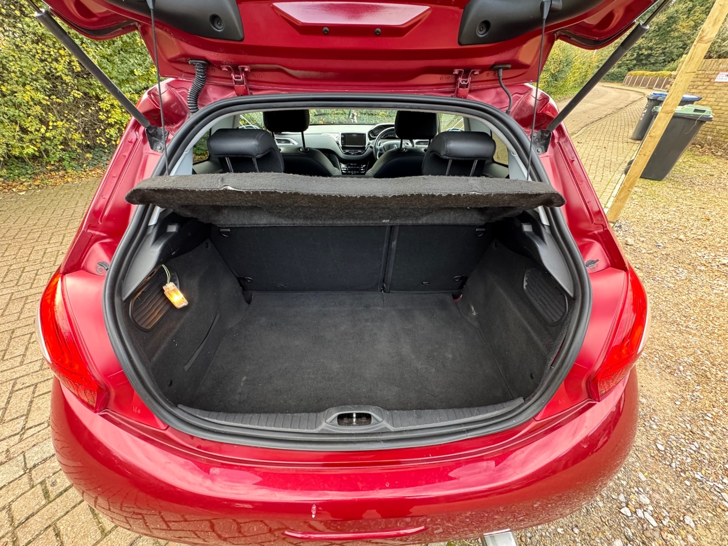 Used Peugeot 208 2012 for sale - 76525832: Photo 10