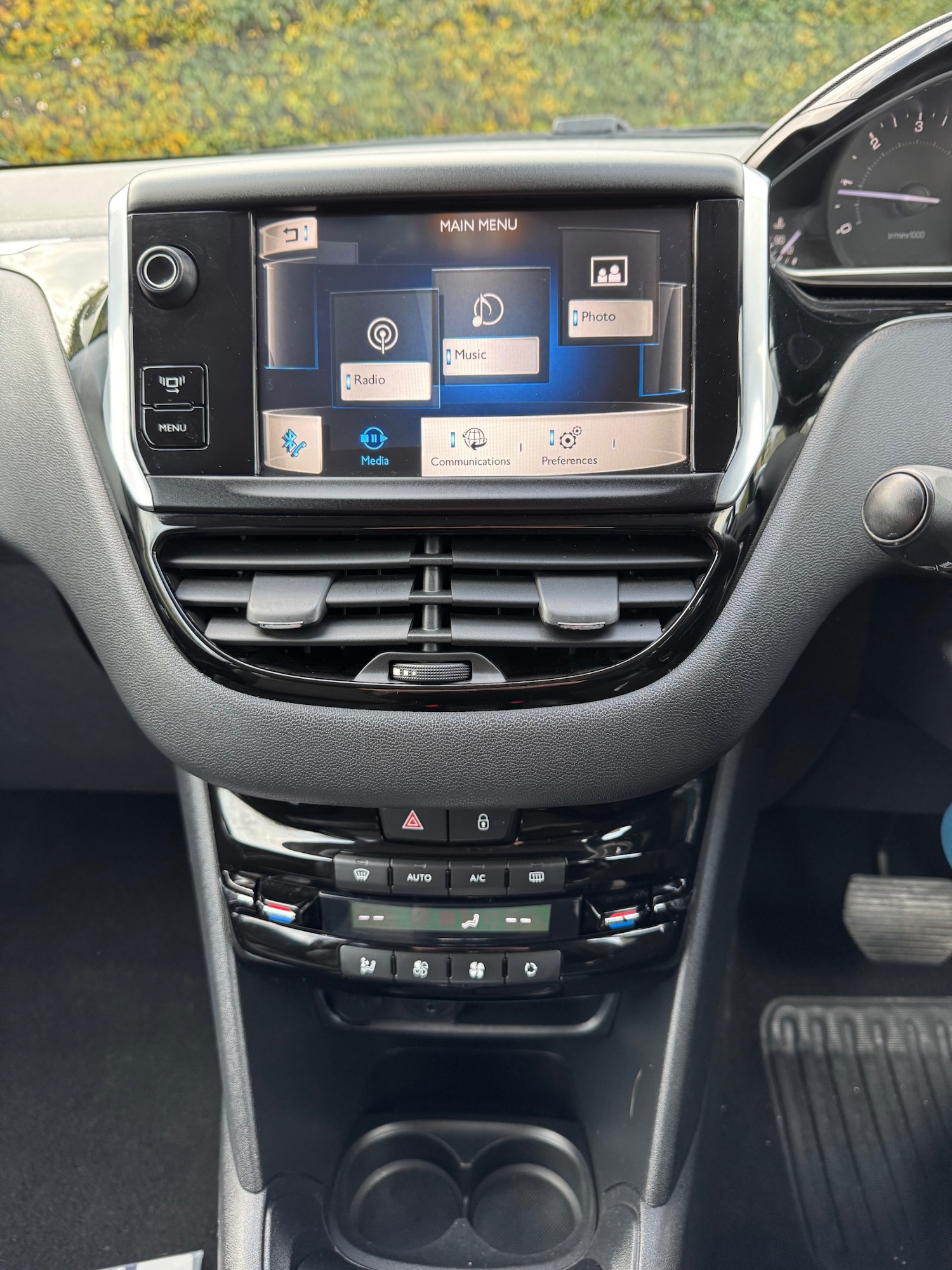 Used Peugeot 208 2012 for sale - 76525832: Photo 16