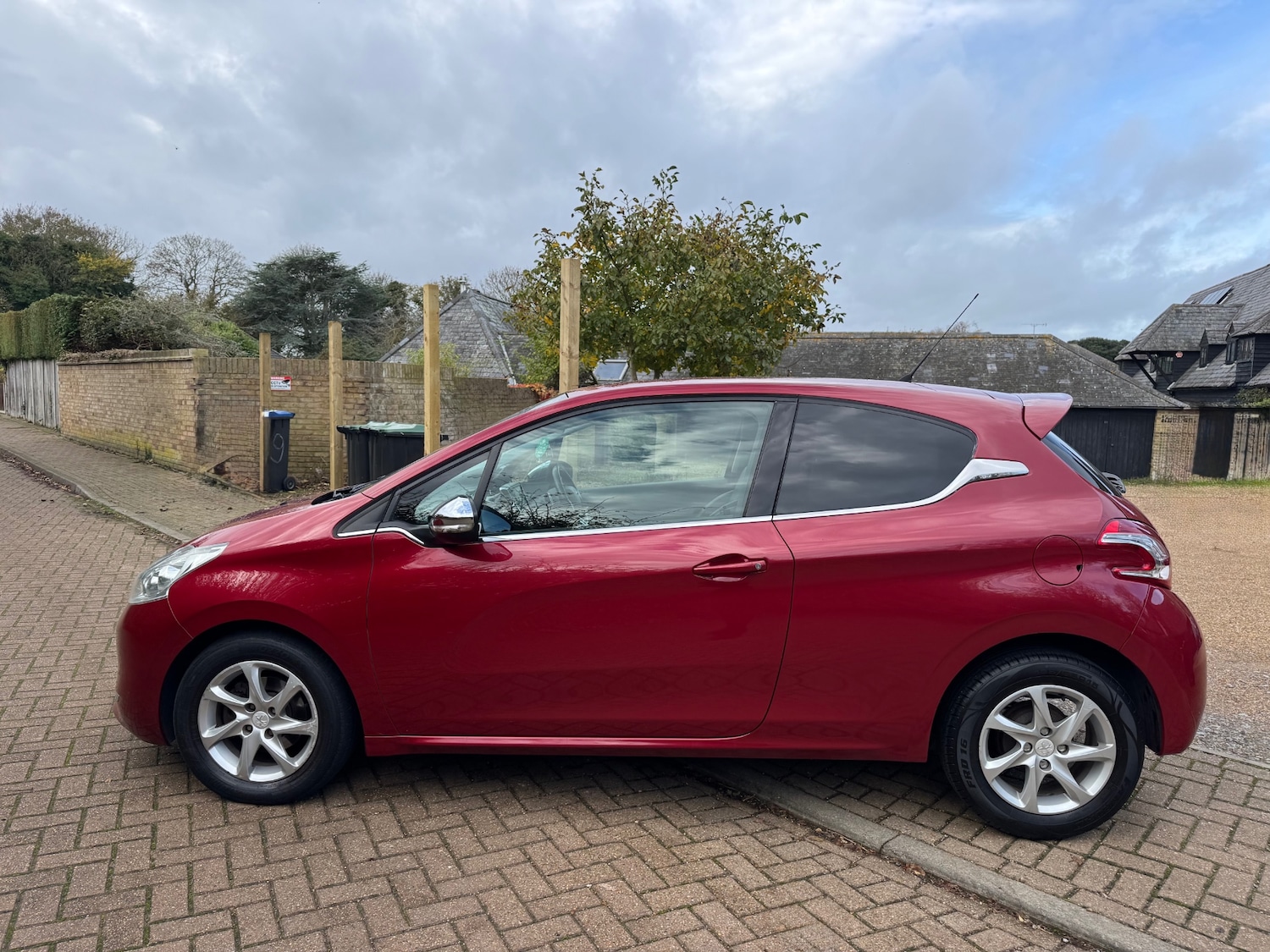 Used Peugeot 208 2012 for sale - 76525832: Photo 9