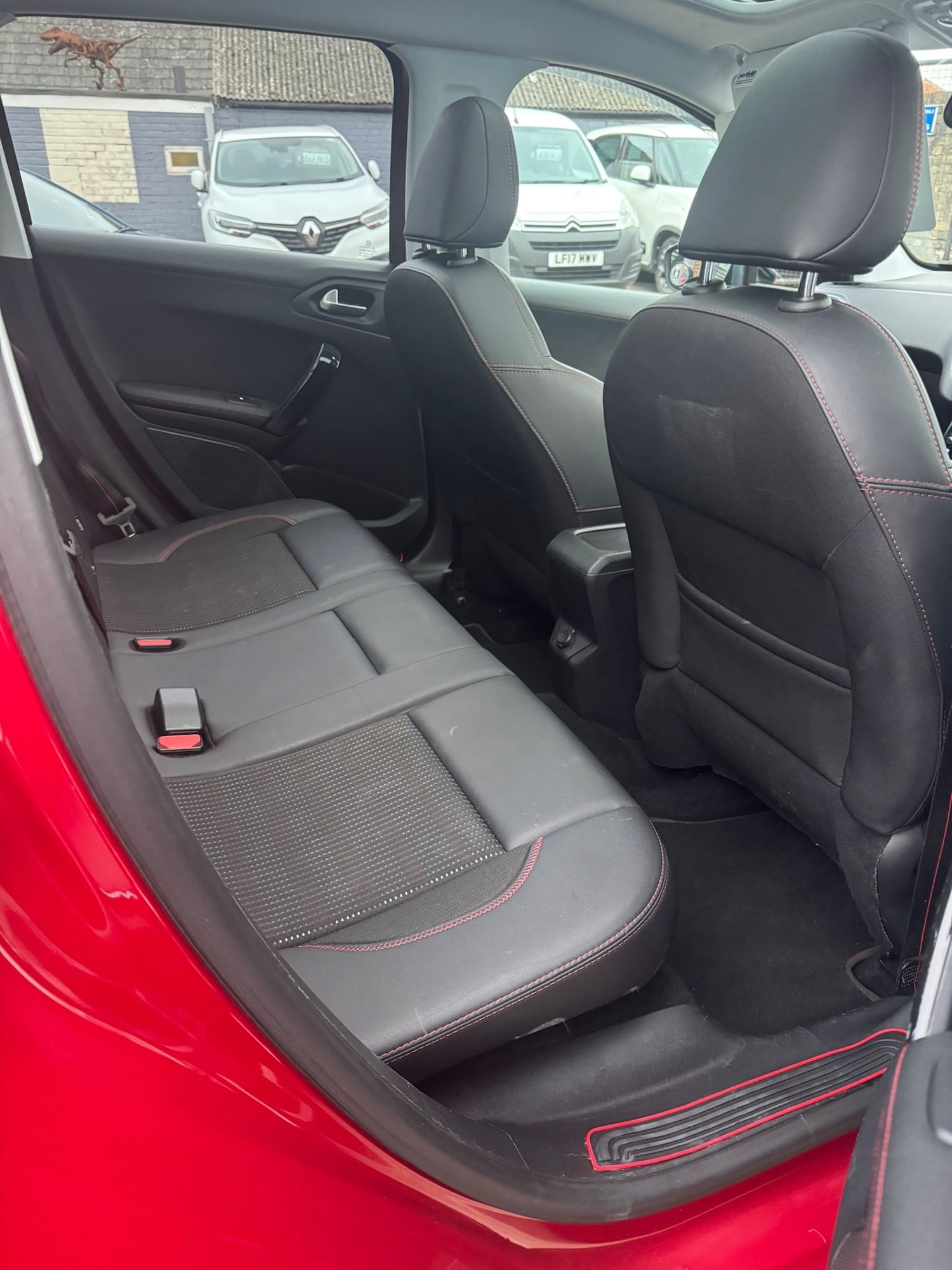 Used Peugeot 2008 2017 for sale - 76946954: Photo 14