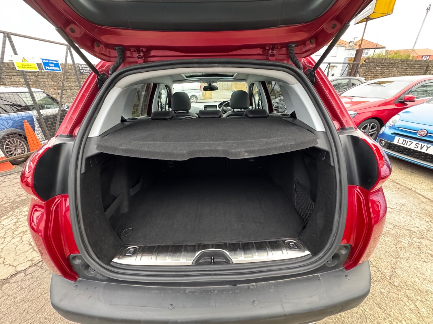 Used Peugeot 2008 2017 for sale - 76946954: Photo 9