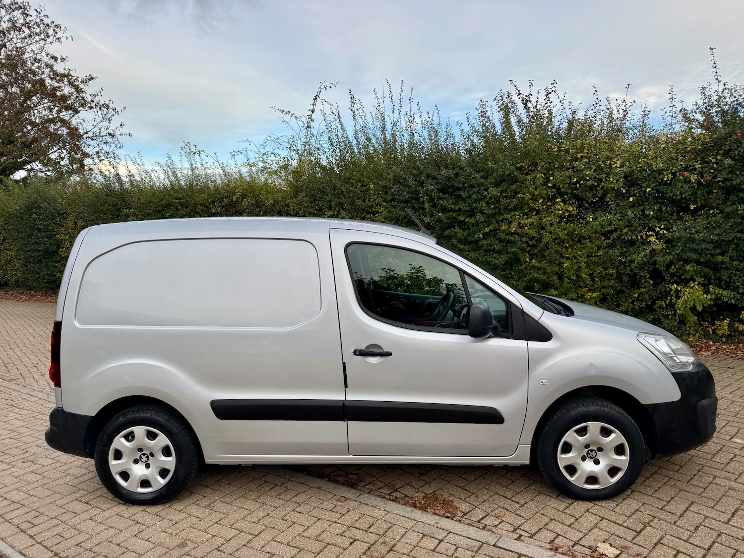 Used Peugeot Partner 2017 for sale - 77084339: Photo 5