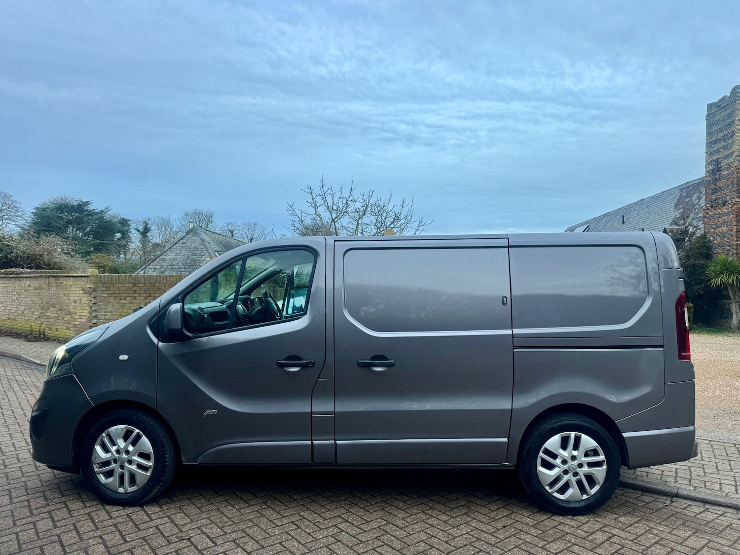 Used Vauxhall Vivaro 2015 for sale - 76882068: Photo 2
