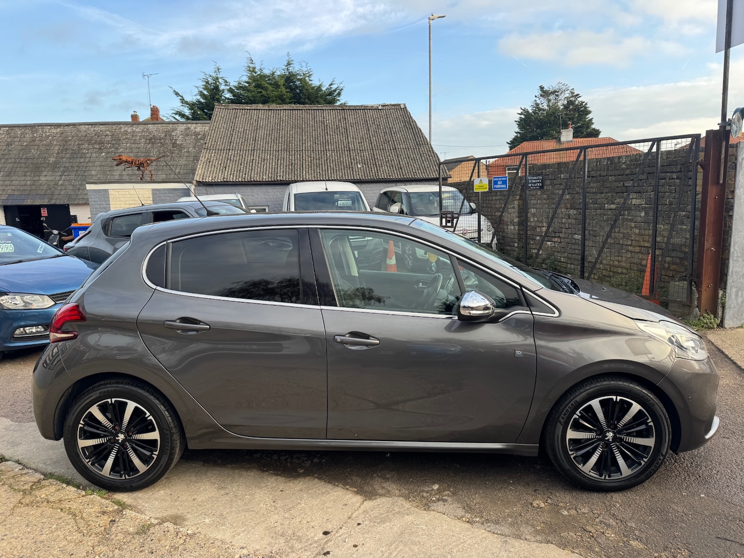 Used Peugeot 208 2018 for sale - 76984275: Photo 5