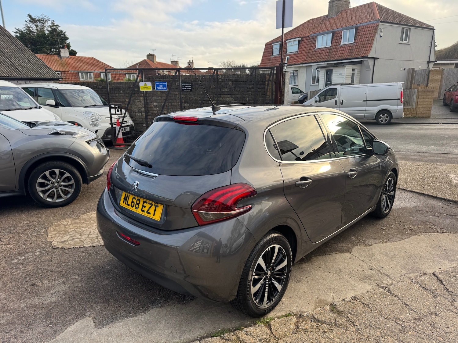 Used Peugeot 208 2018 for sale - 76984275: Photo 6