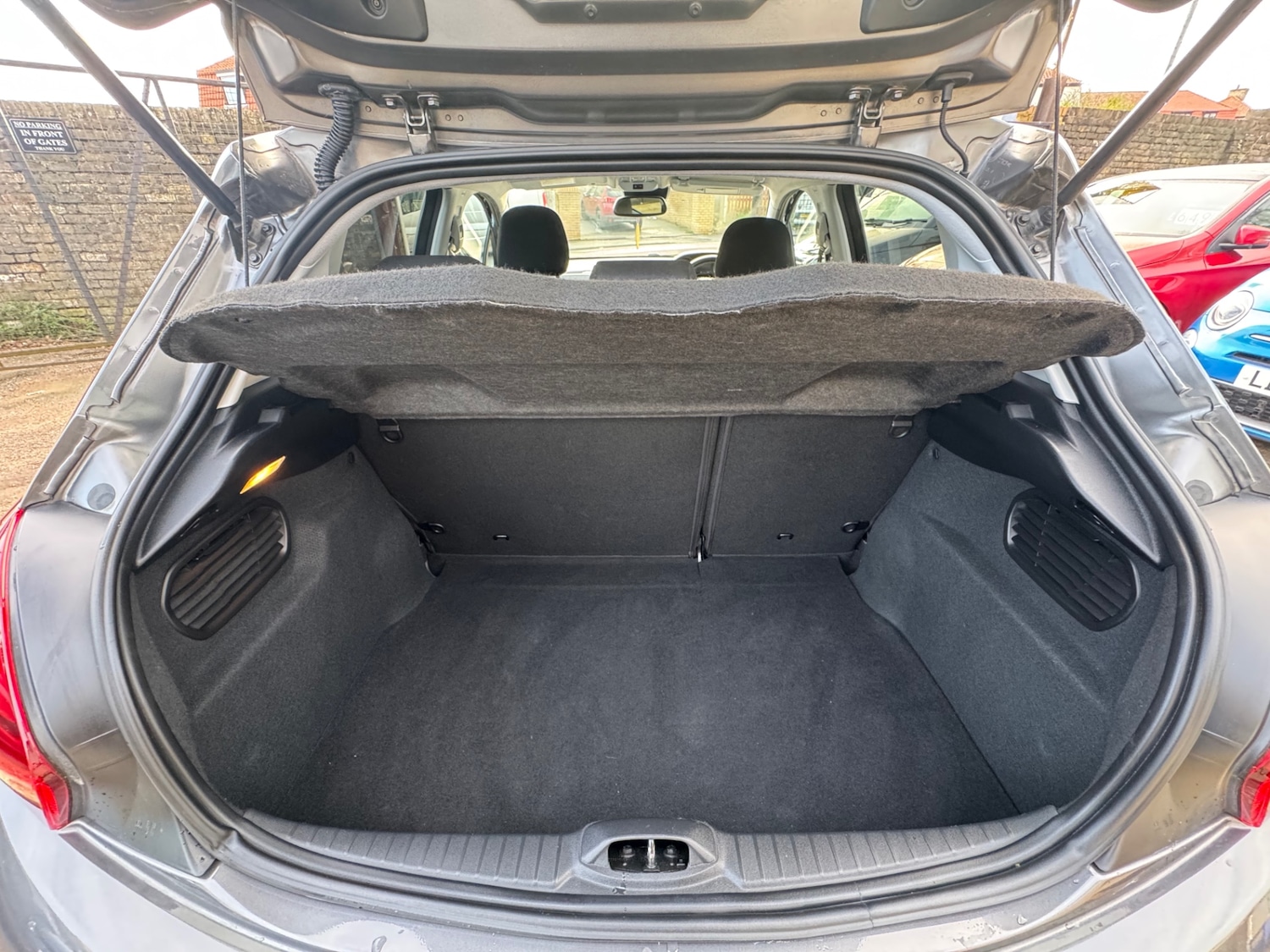 Used Peugeot 208 2018 for sale - 76984275: Photo 9