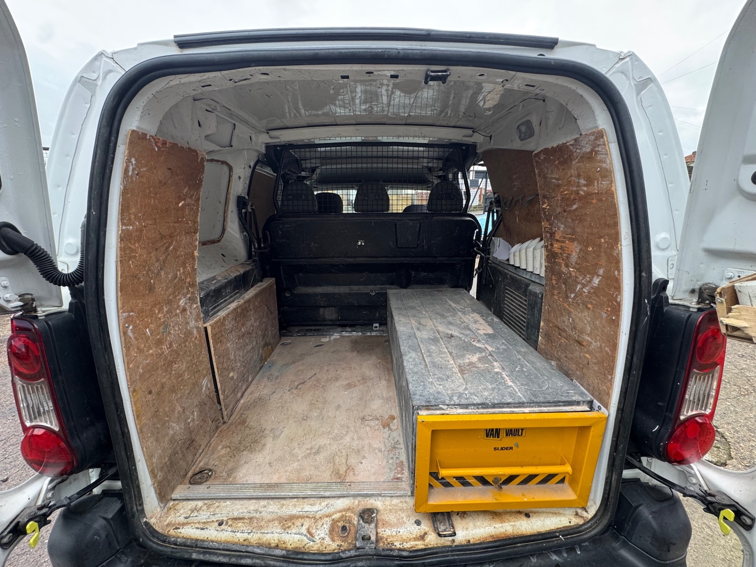 Used Peugeot Partner 2015 for sale - 77298472: Photo 8