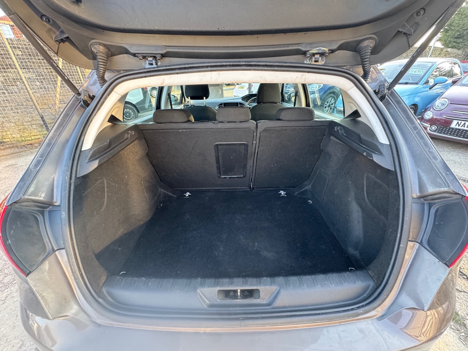 Used Peugeot 308 2015 for sale - 78057499: Photo 9