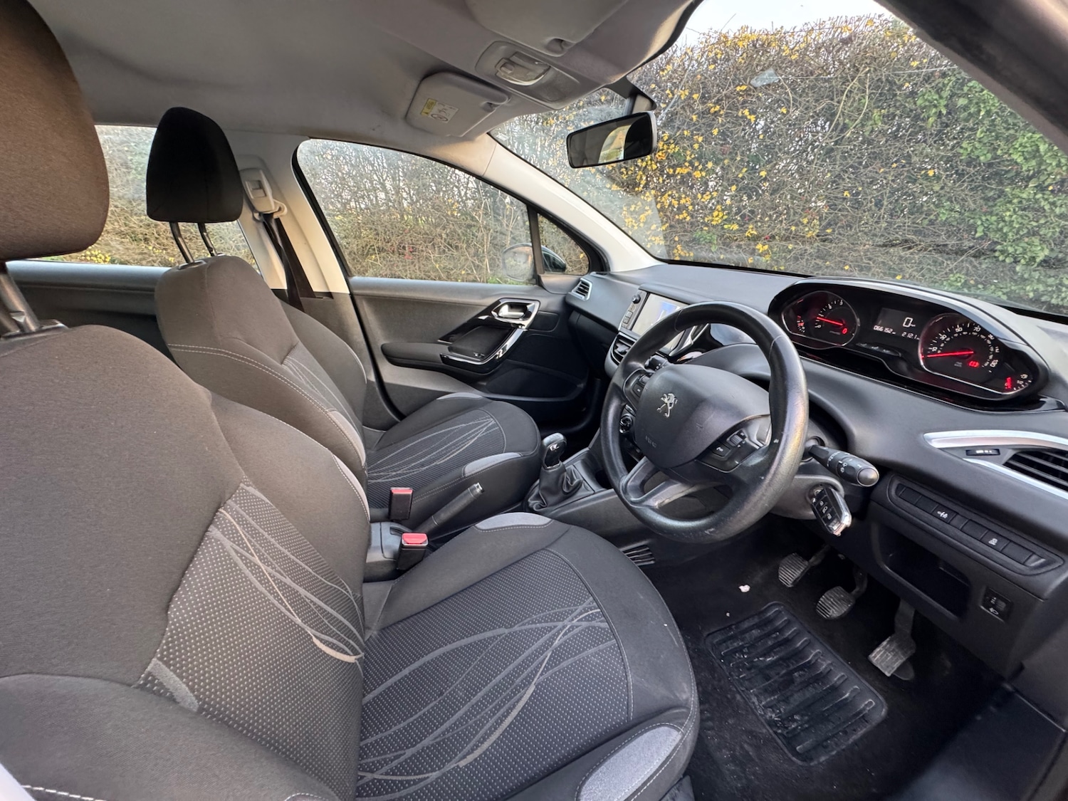 Used Peugeot 208 2014 for sale - 76791951: Photo 12