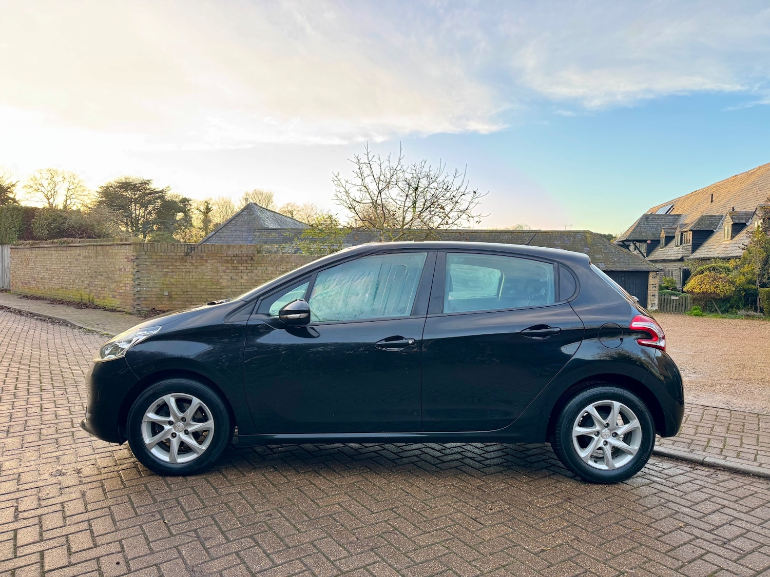 Used Peugeot 208 2014 for sale - 76791951: Photo 2