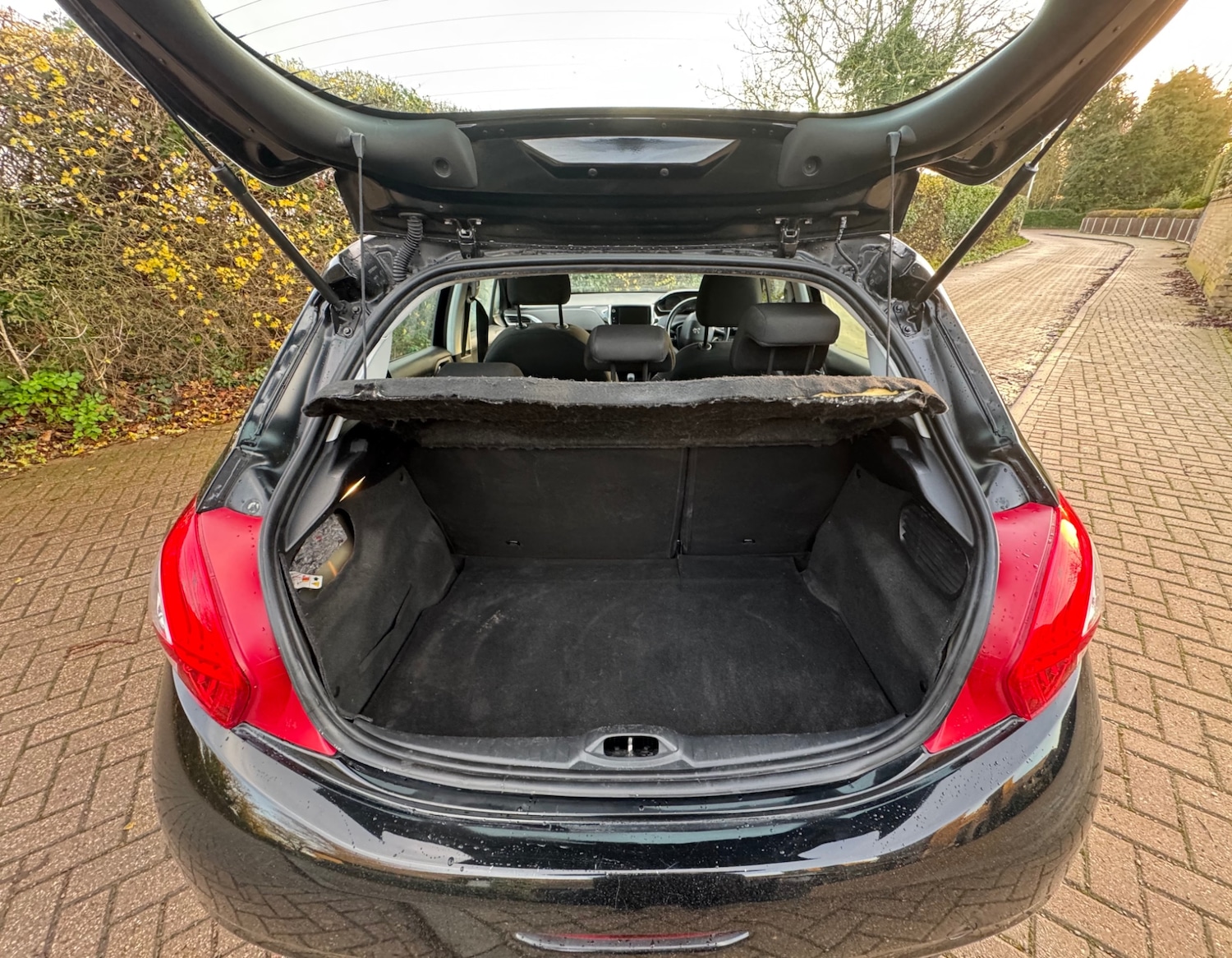 Used Peugeot 208 2014 for sale - 76791951: Photo 9