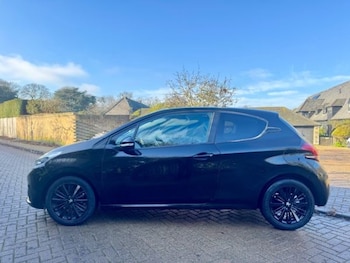 Used Peugeot 208 2017 for sale - 78239911: Photo