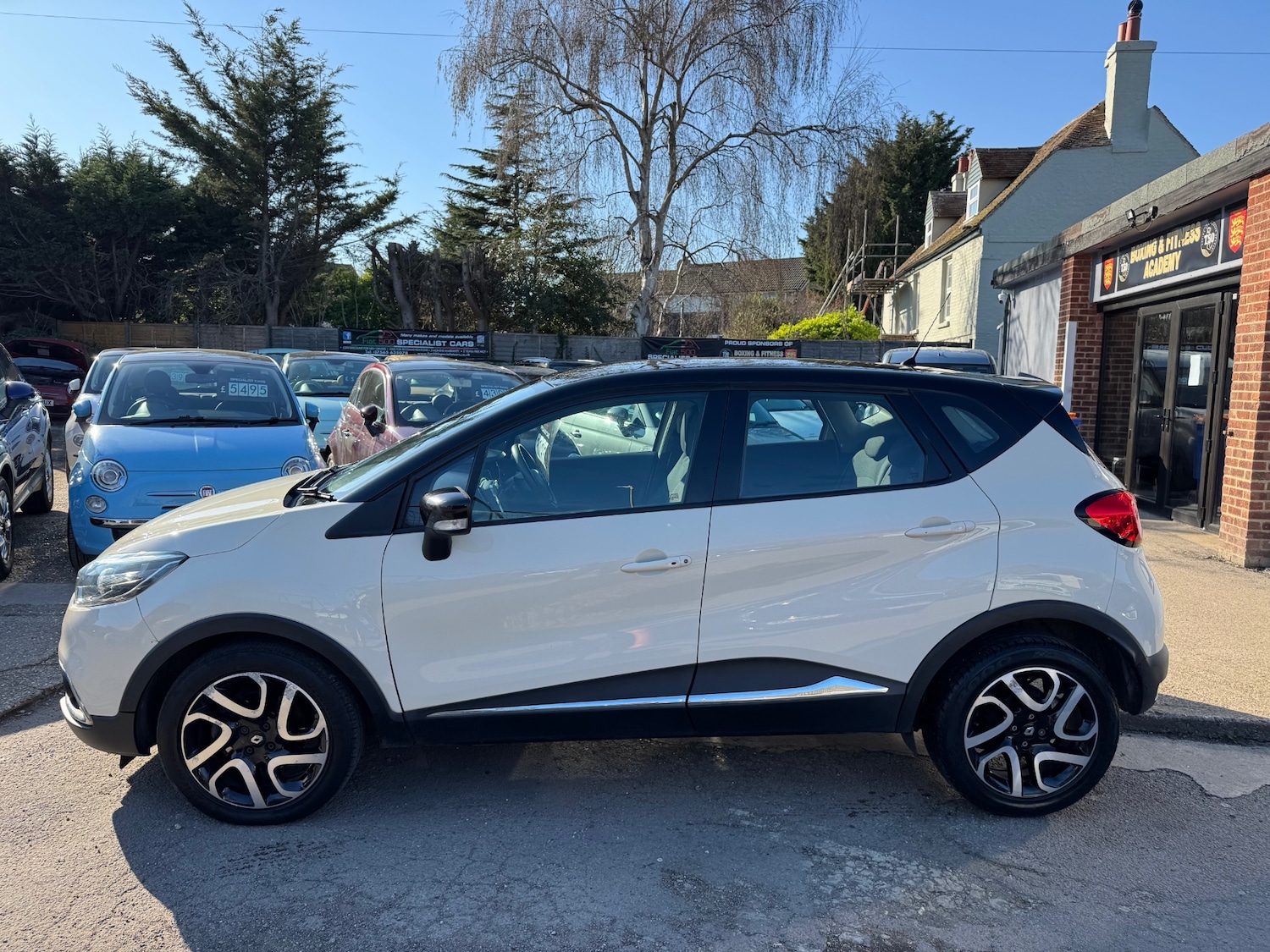 Used Renault Captur 2014 for sale - 77938443: Photo 2