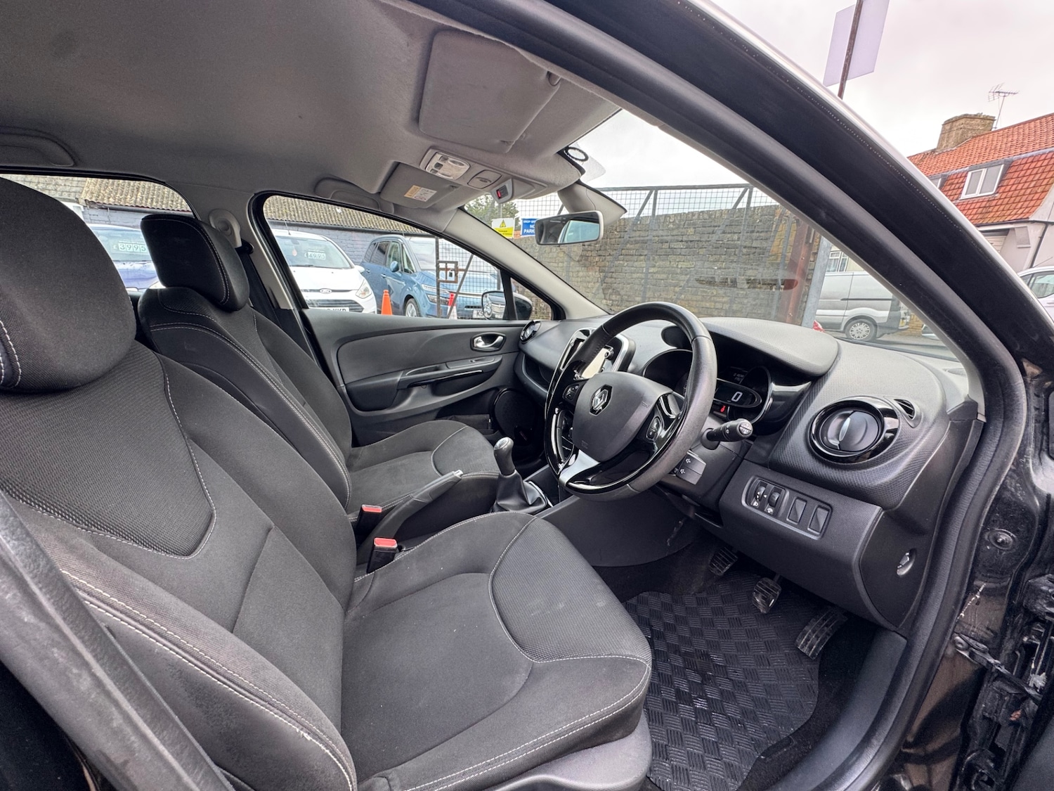 Used Renault Clio 2015 for sale - 77502065: Photo 12