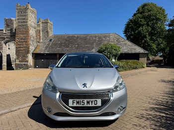 Used Peugeot 208 2015 for sale - 75641373: Photo
