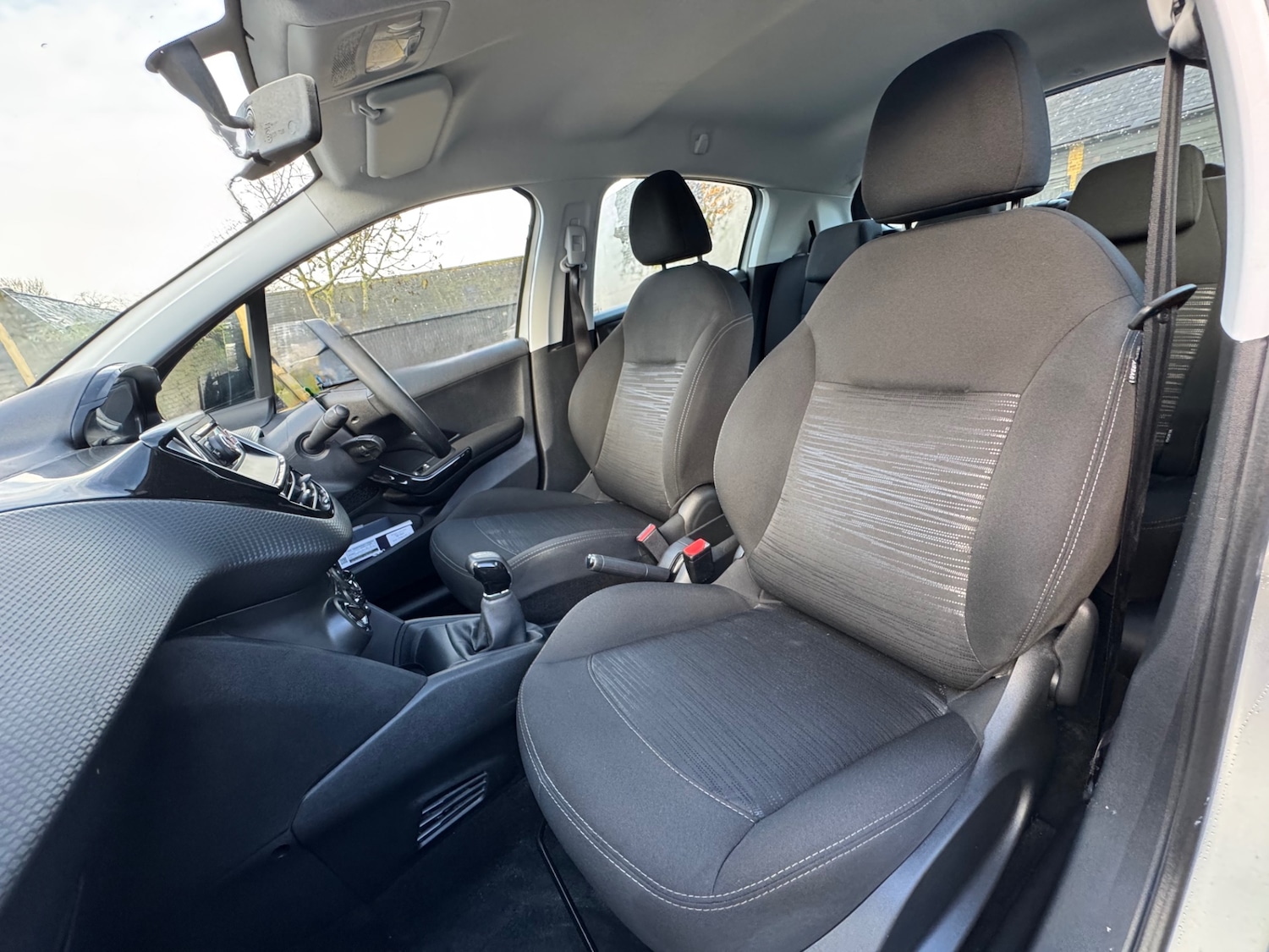 Used Peugeot 208 2017 for sale - 76819320: Photo 12