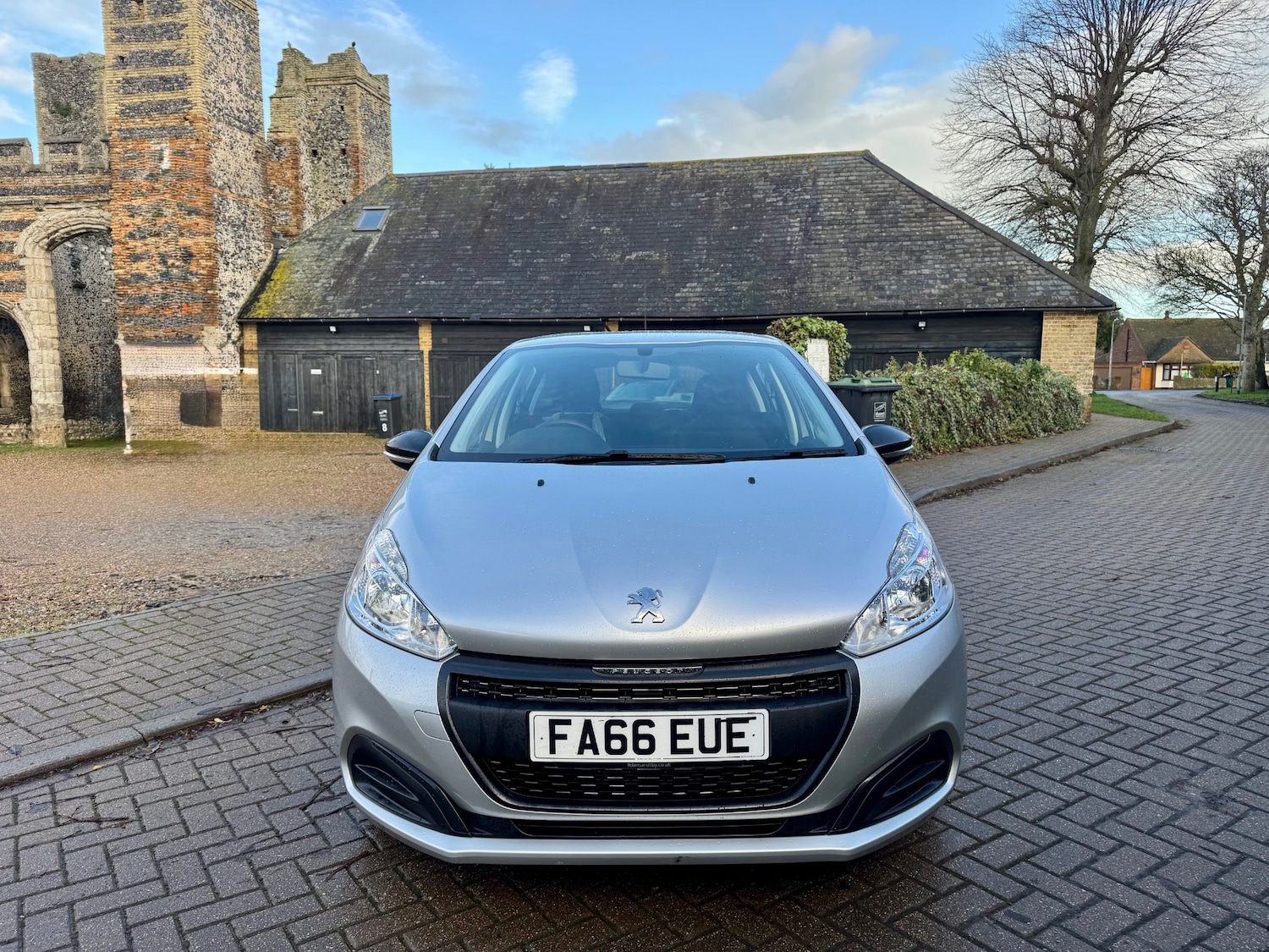 Used Peugeot 208 2017 for sale - 76819320: Photo 2