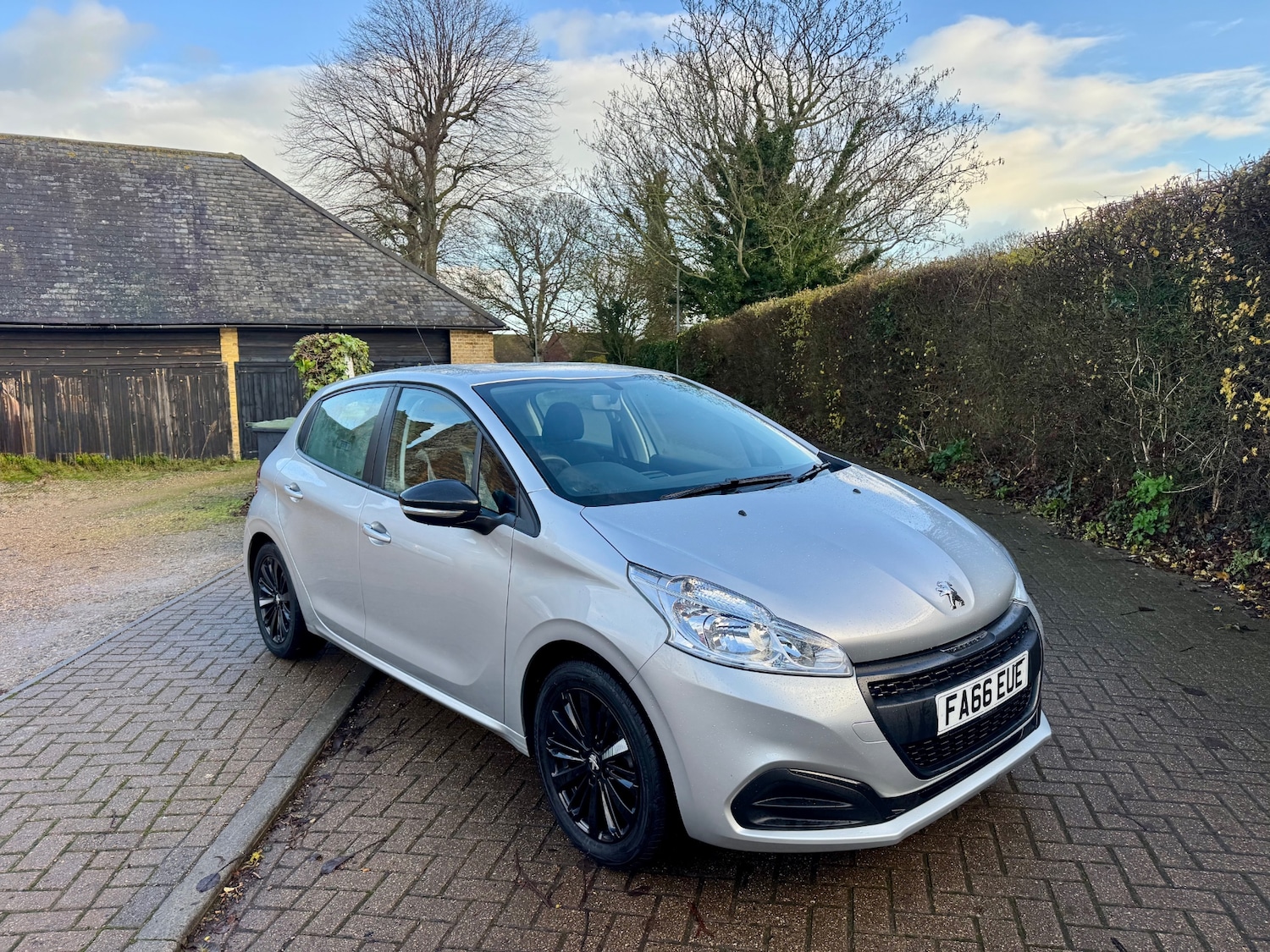 Used Peugeot 208 2017 for sale - 76819320: Photo 3