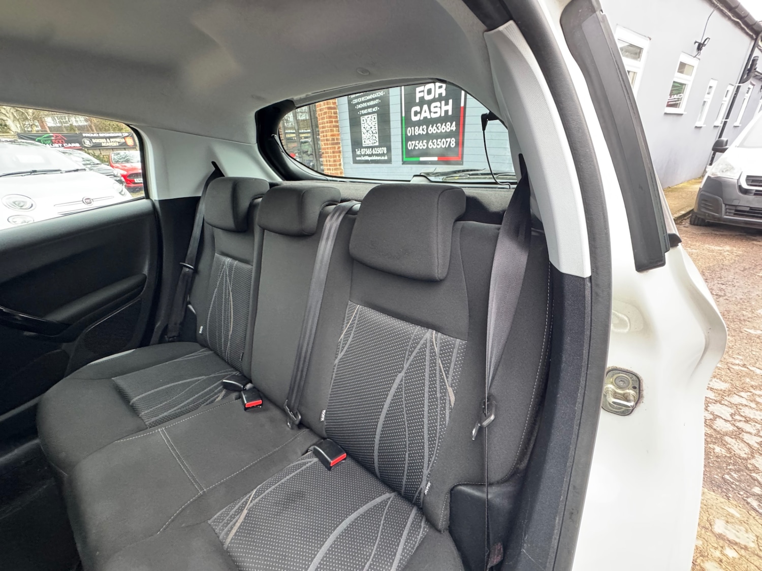 Used Peugeot 208 2014 for sale - 77548644: Photo 12