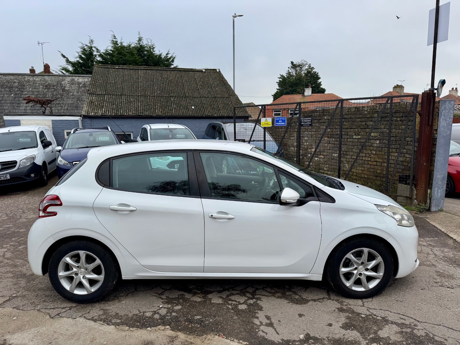 Used Peugeot 208 2014 for sale - 77548644: Photo 5