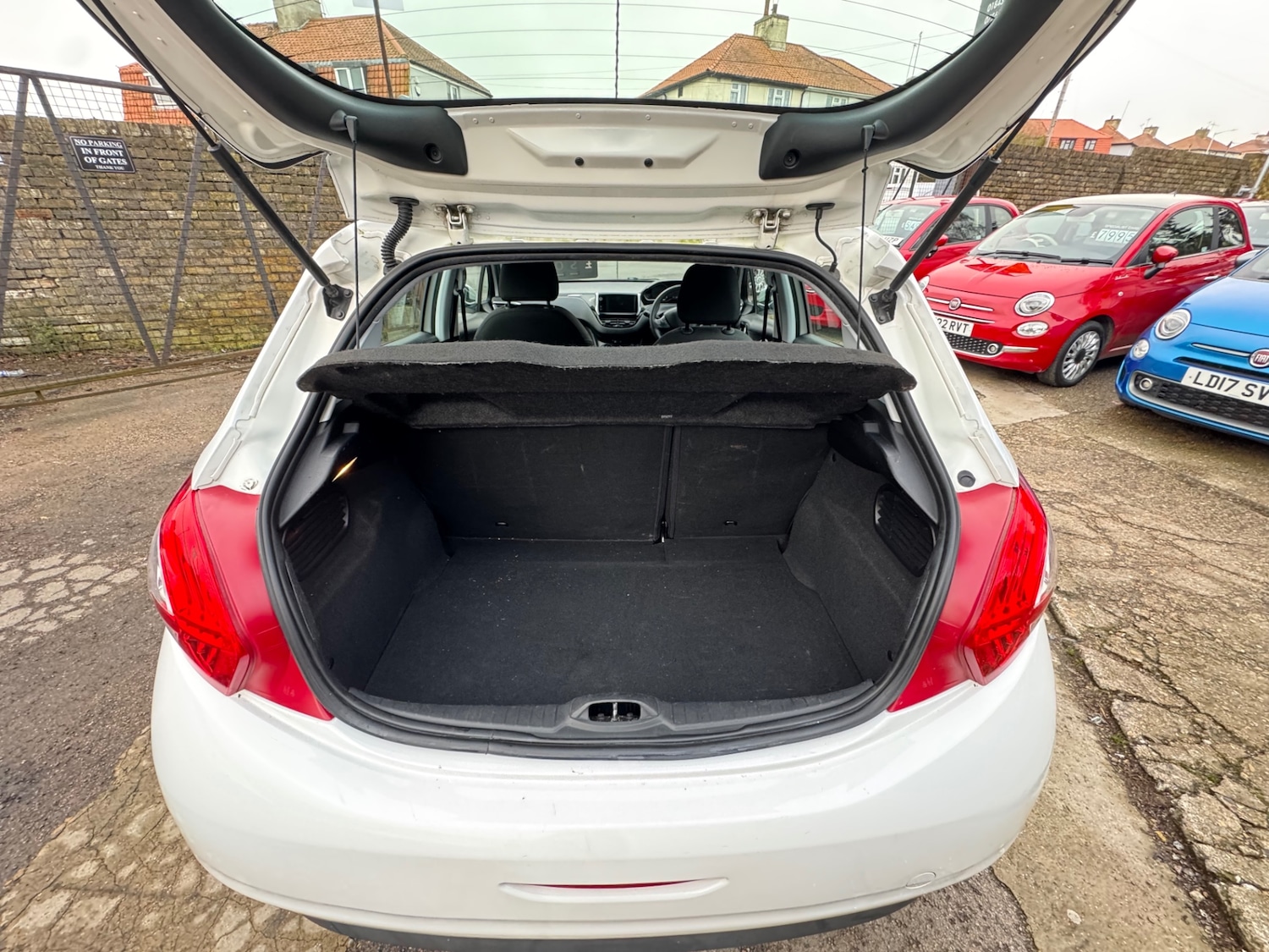 Used Peugeot 208 2014 for sale - 77548644: Photo 7