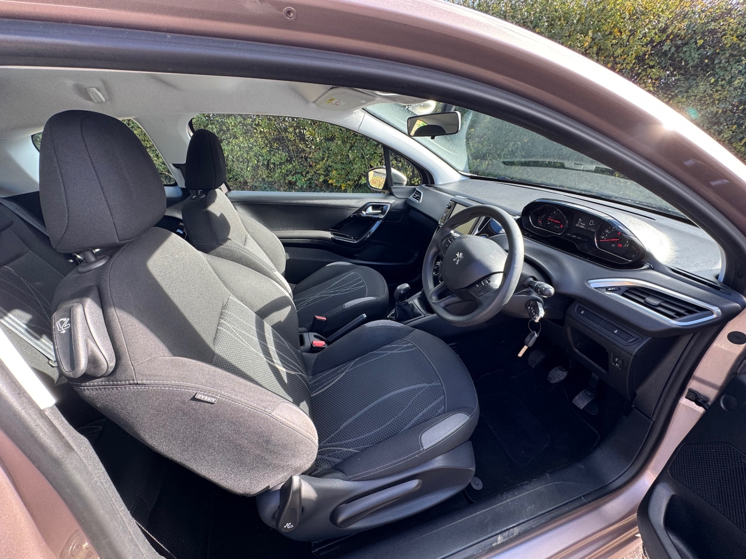 Used Peugeot 208 2015 for sale - 76449403: Photo 13