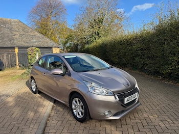 Used Peugeot 208 2015 for sale - 76449403: Photo