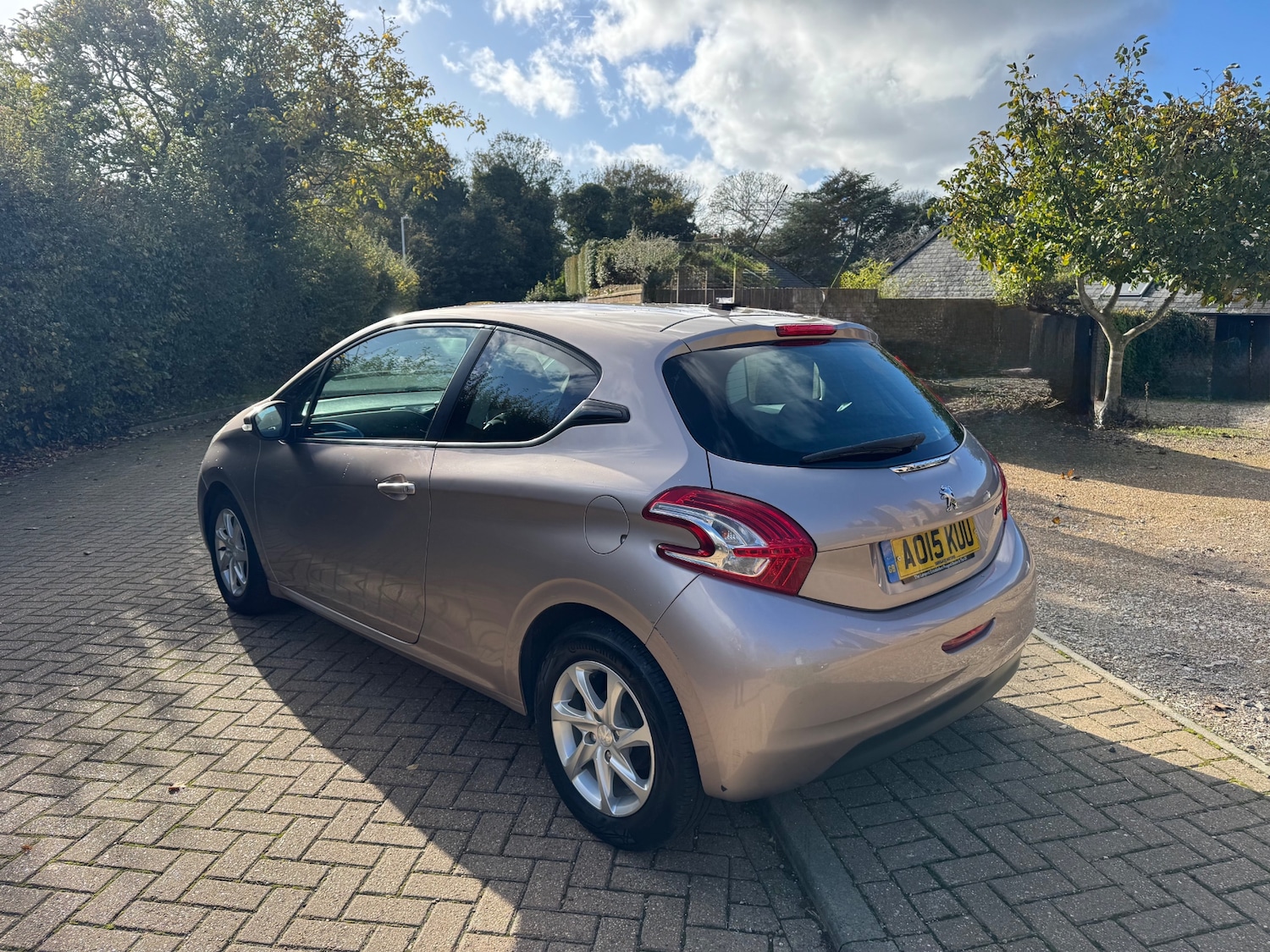 Used Peugeot 208 2015 for sale - 76449403: Photo 6