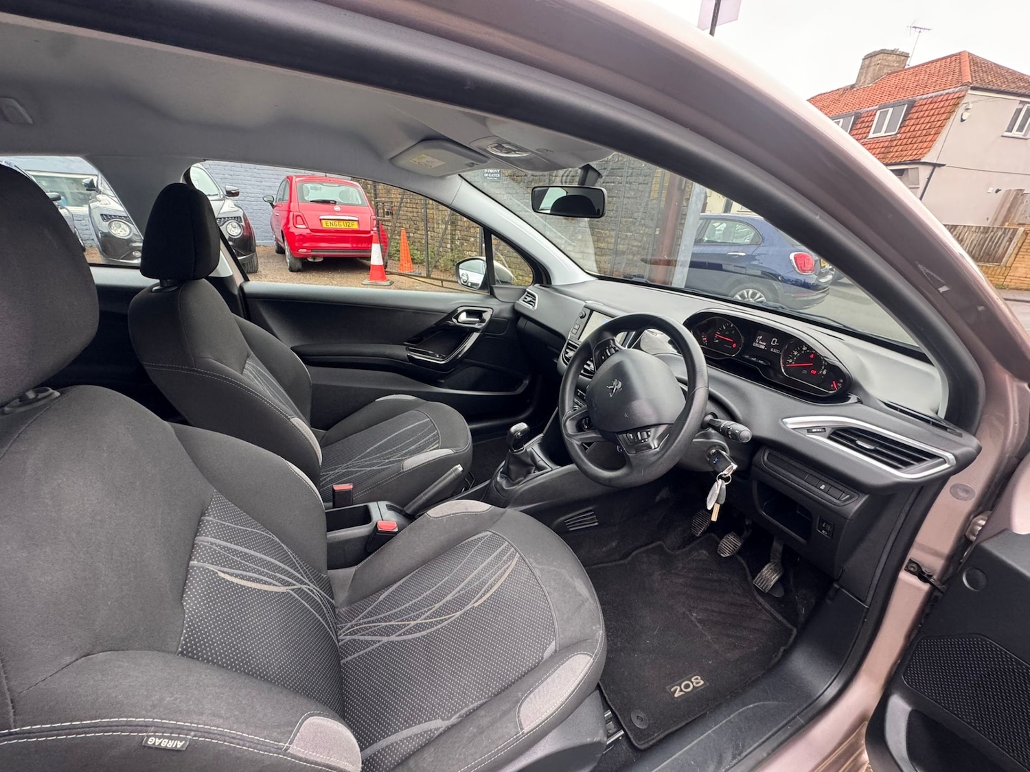 Used Peugeot 208 2014 for sale - 77378120: Photo 12