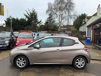 Used Peugeot 208 2014 for sale - 77378120: Photo