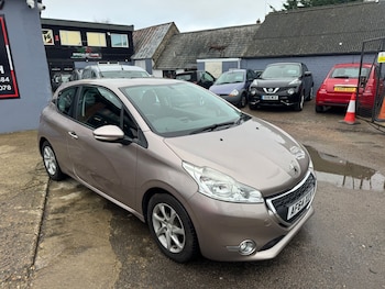 Used Peugeot 208 2014 for sale - 77378120: Photo