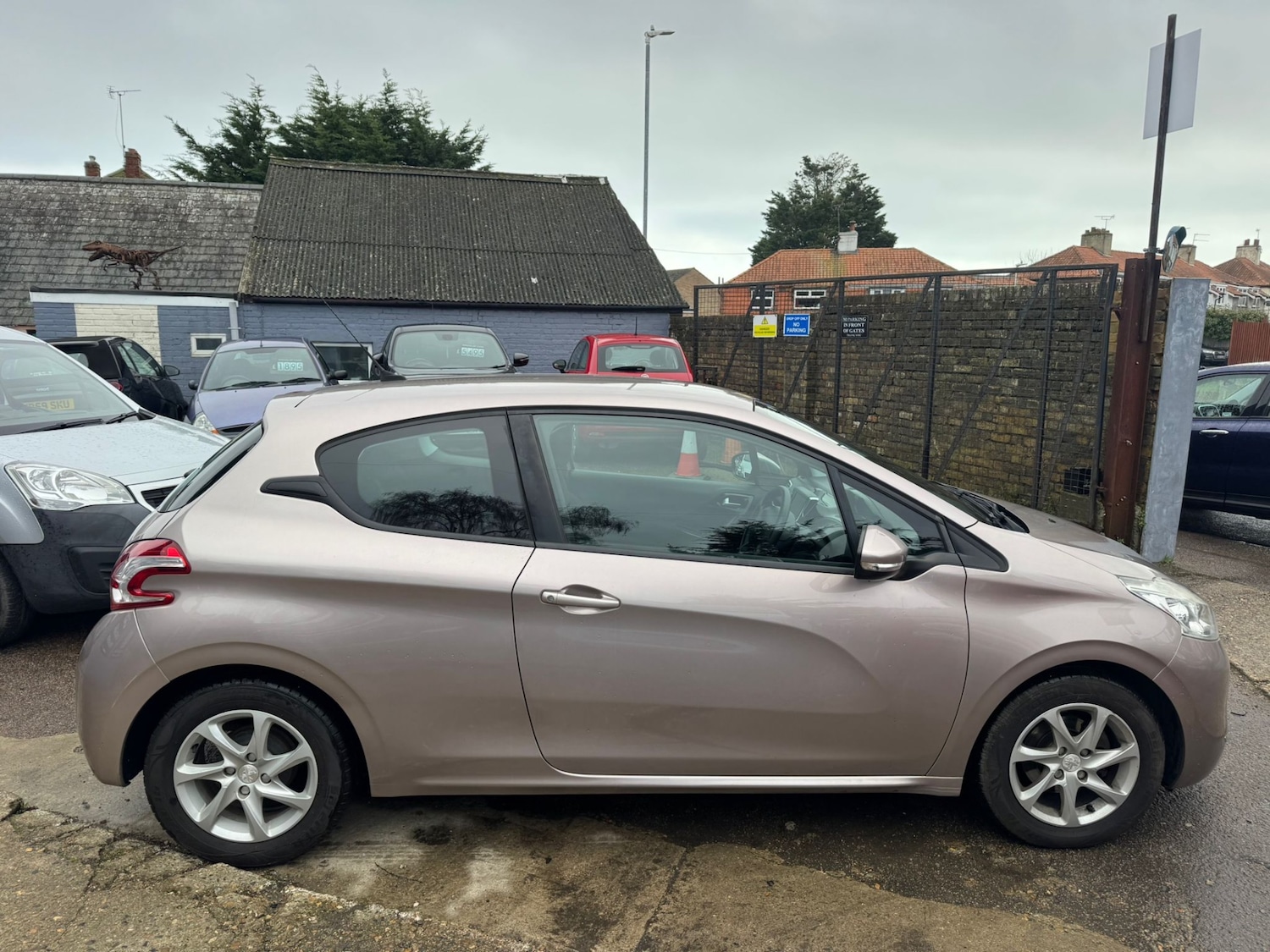 Used Peugeot 208 2014 for sale - 77378120: Photo 5