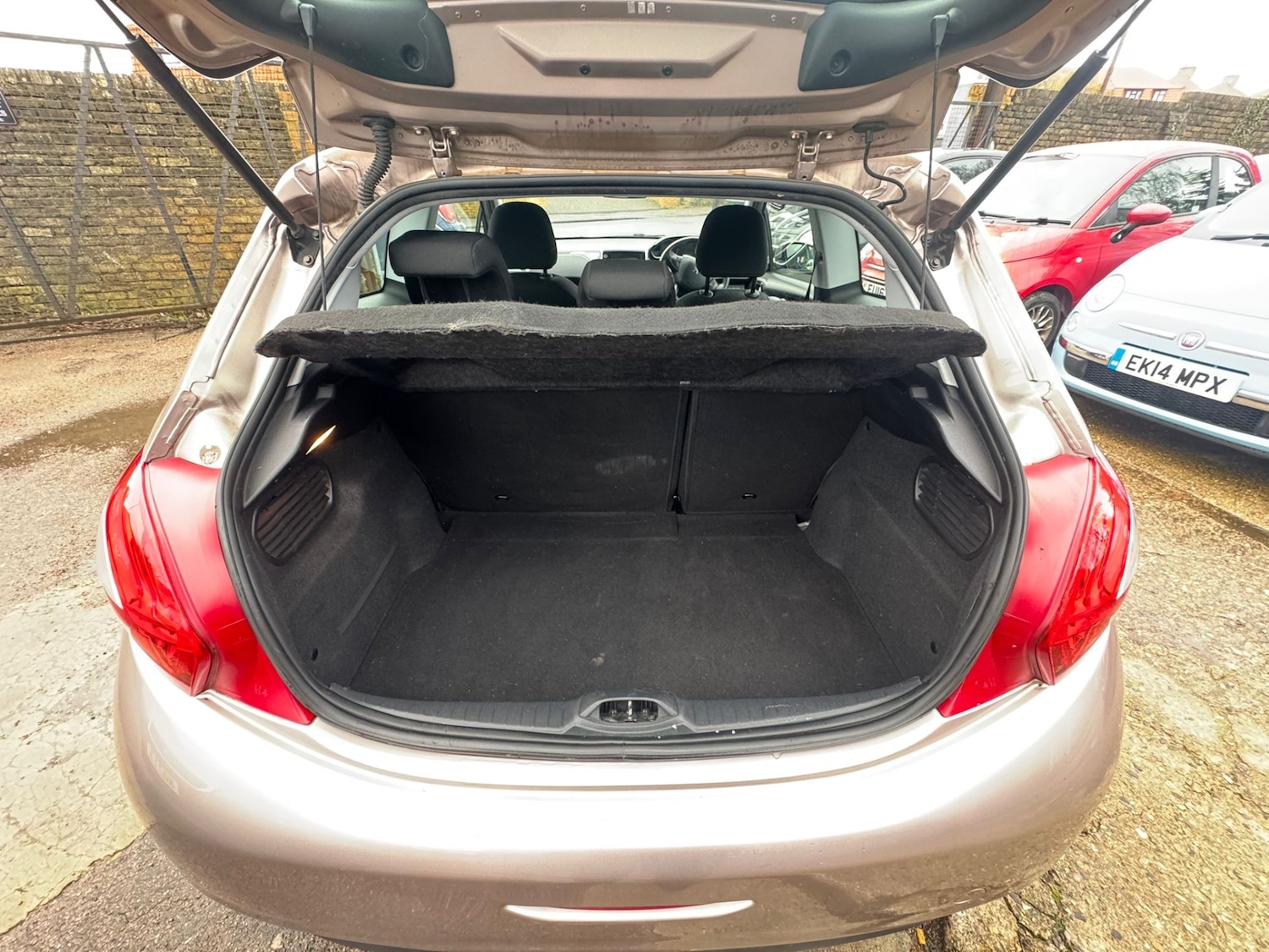 Used Peugeot 208 2014 for sale - 77378120: Photo 9