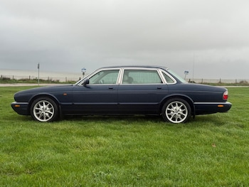 Used Jaguar XJ 2001 for sale - 76877525: Photo