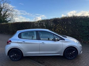 Used Peugeot 208 2017 for sale - 77339251: Photo