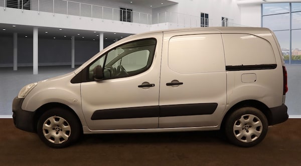 Used Peugeot Partner 2017 for sale - 76041636: Photo 2