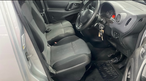 Used Peugeot Partner 2017 for sale - 76041636: Photo 8