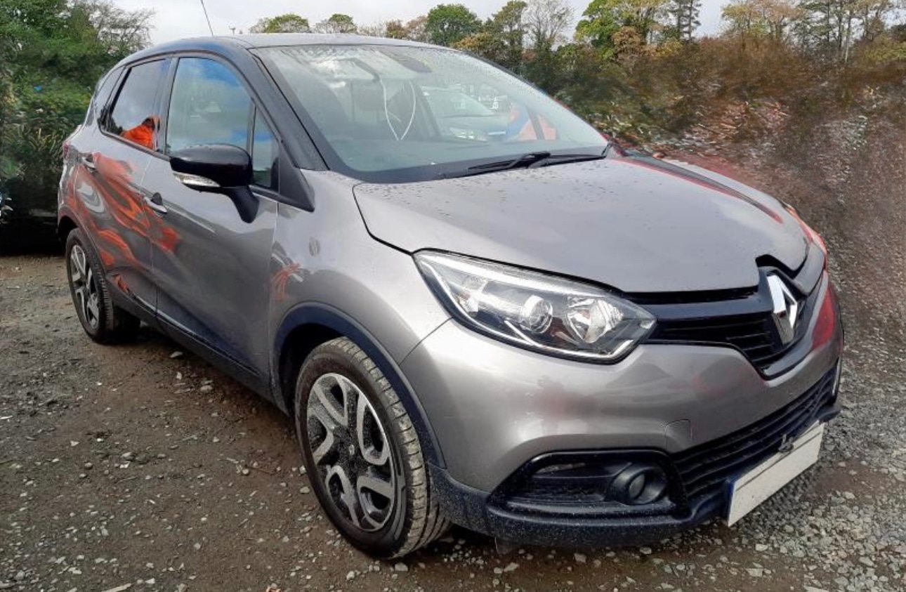 Used Renault Captur 2015 for sale - 76045379: Photo 2