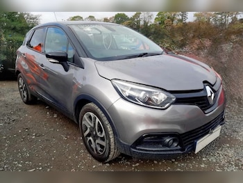 Used Renault Captur 2015 for sale - 76045379: Photo 2