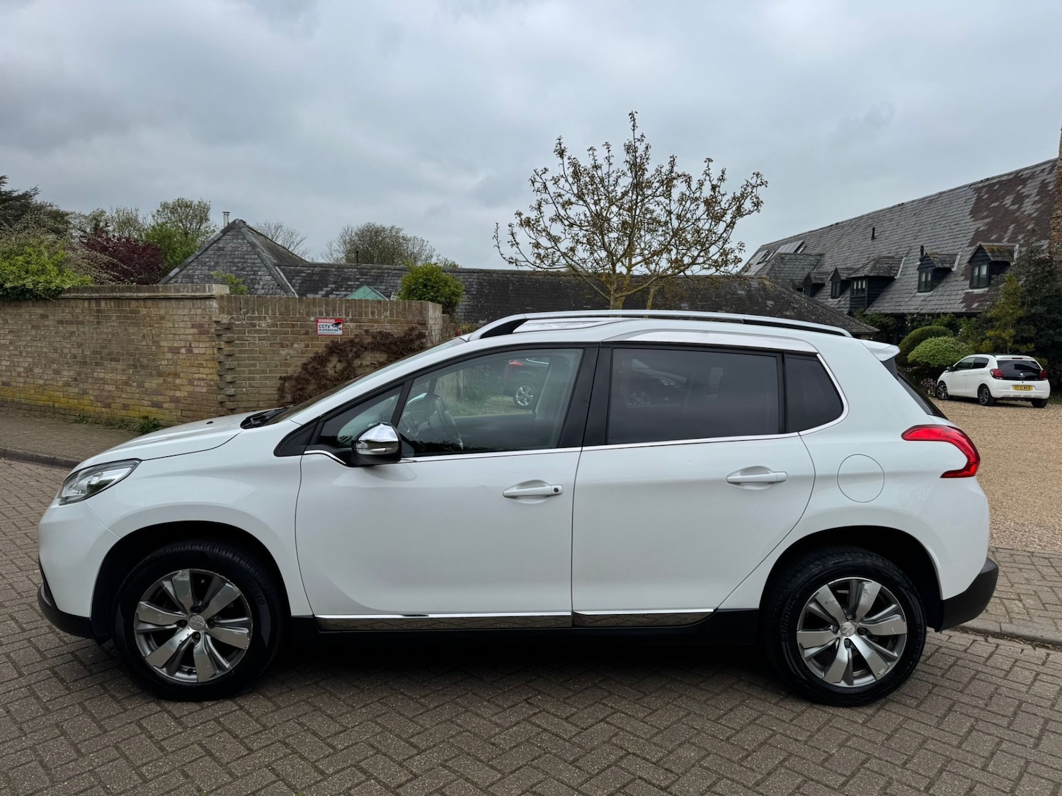 Used Peugeot 2008 2016 for sale - 76859884: Photo 2