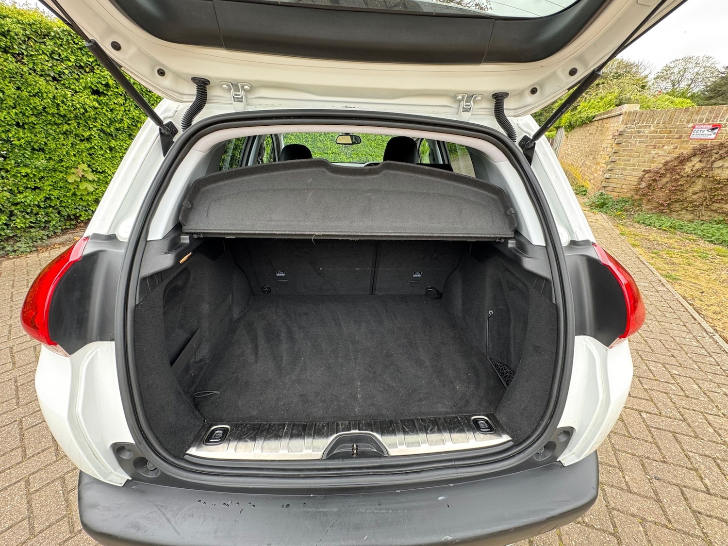 Used Peugeot 2008 2016 for sale - 76859884: Photo 9