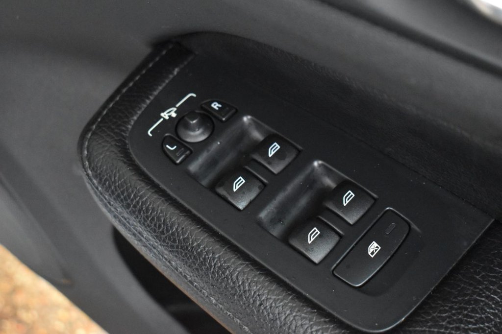 Used Volvo V60 2018 for sale - 77407803: Photo 17