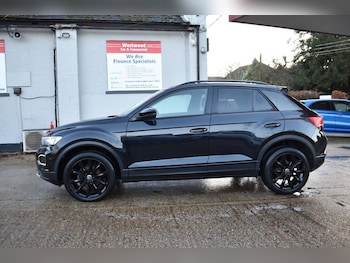 Used Volkswagen T-Roc 2021 for sale - 76950403: Photo