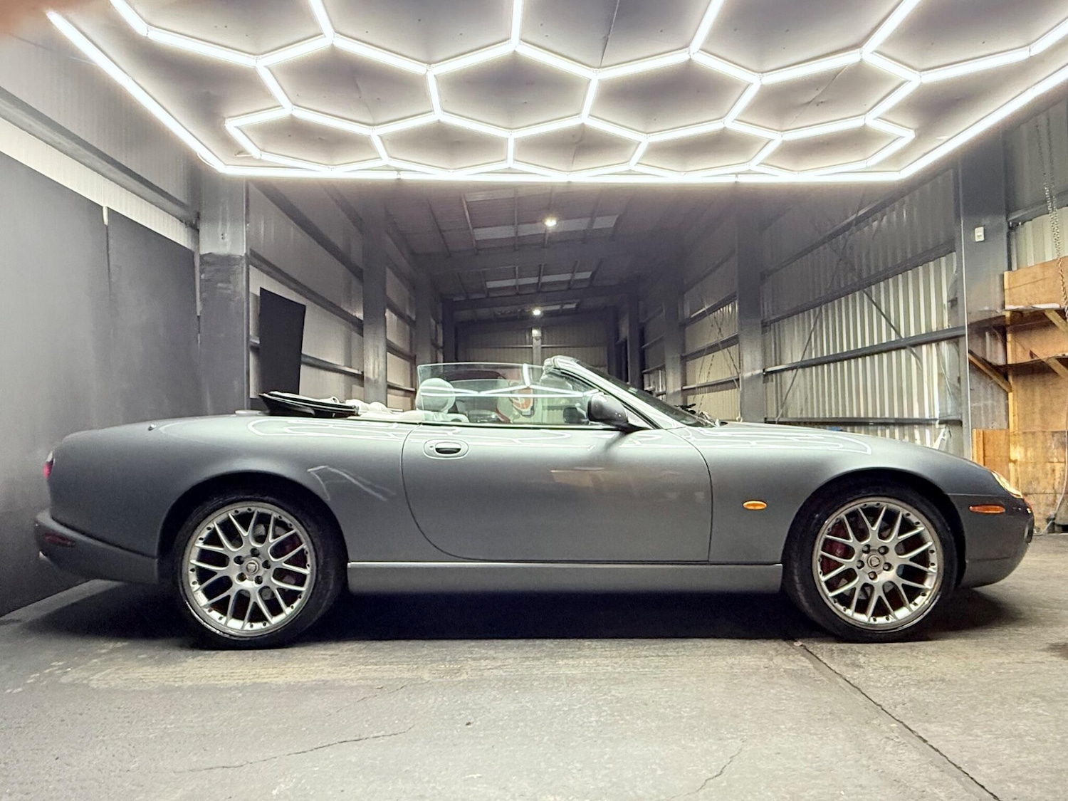 Used Jaguar XKR 2005 for sale - 77081434: Photo 2