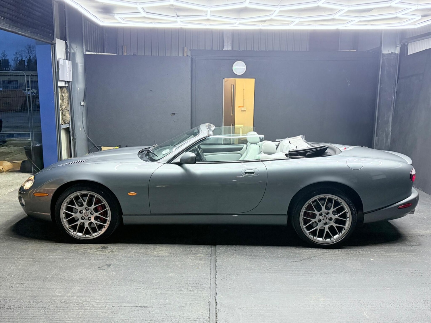 Used Jaguar XKR 2005 for sale - 77081434: Photo 6