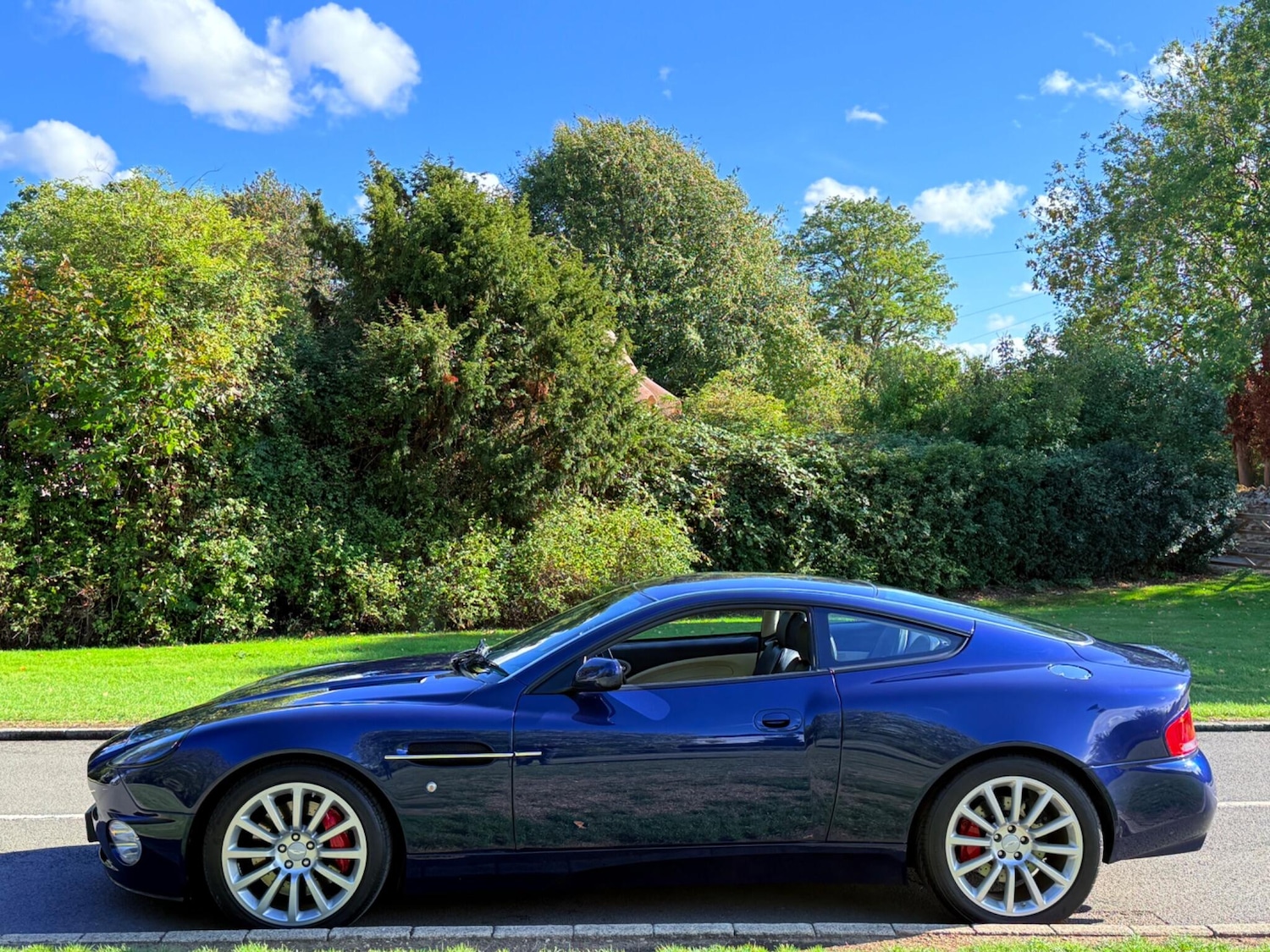 Used Aston Martin Vanquish 2004 for sale - 75949062: Photo 10