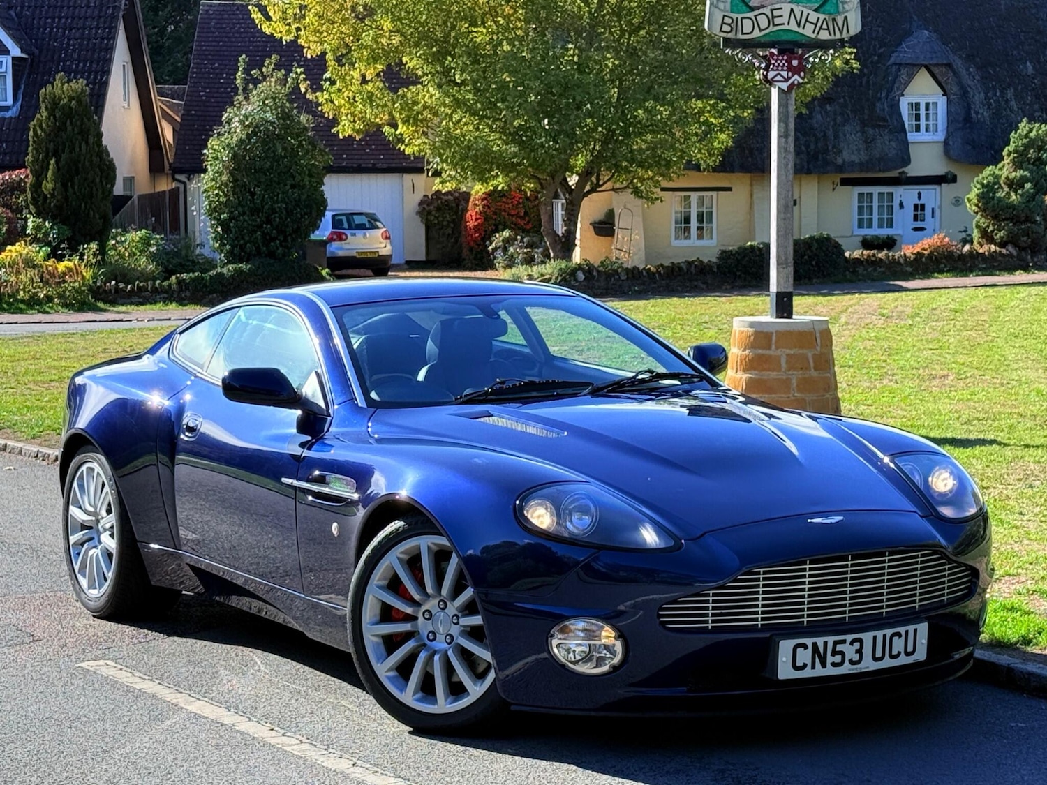 Used Aston Martin Vanquish 2004 for sale - 75949062: Photo 2