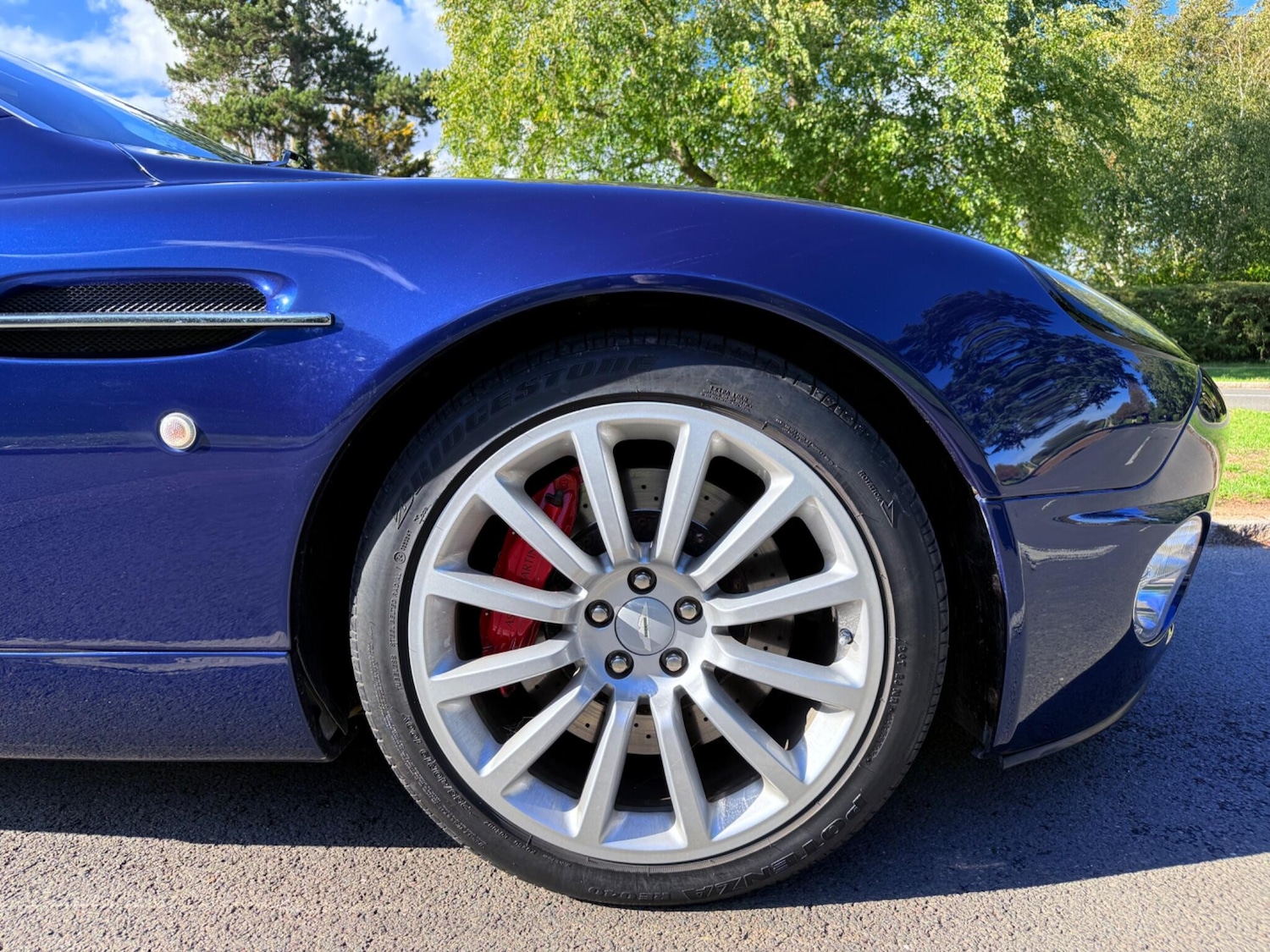 Used Aston Martin Vanquish 2004 for sale - 75949062: Photo 29