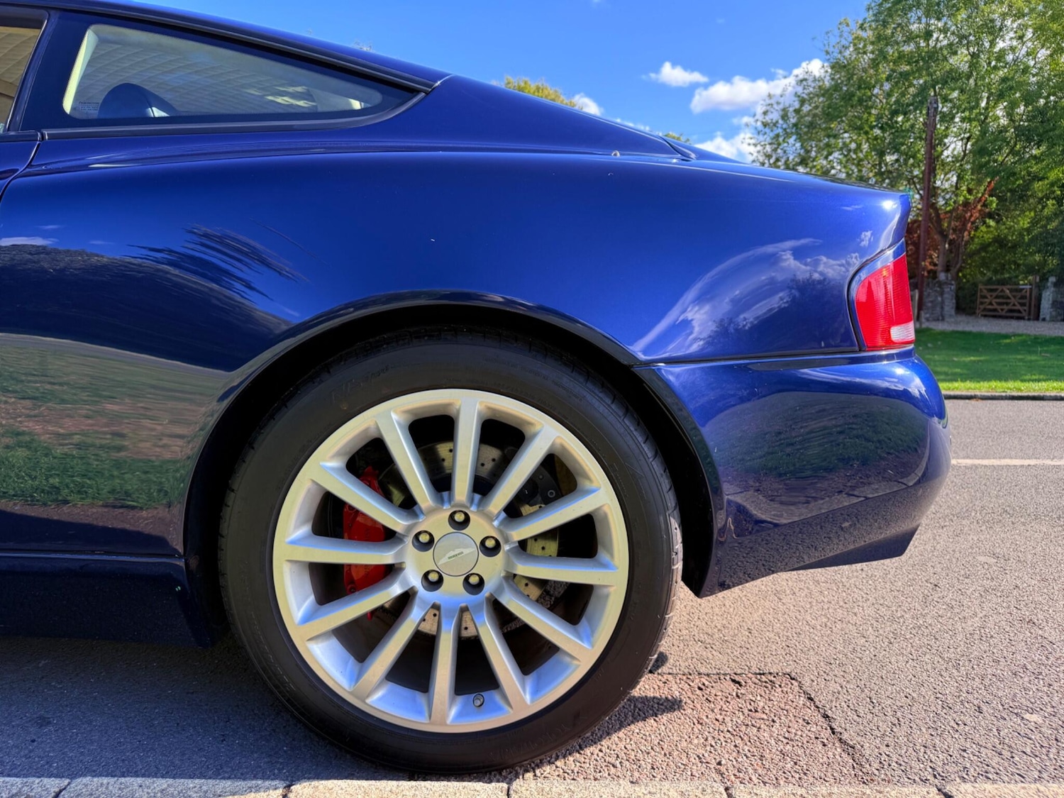 Used Aston Martin Vanquish 2004 for sale - 75949062: Photo 30